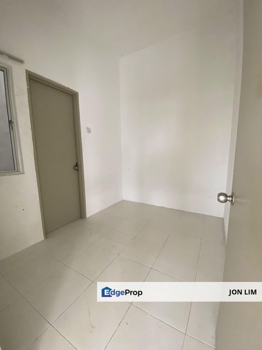 Ground Floor Townhouse Lake Residence, Puchong, Selangor, Puchong