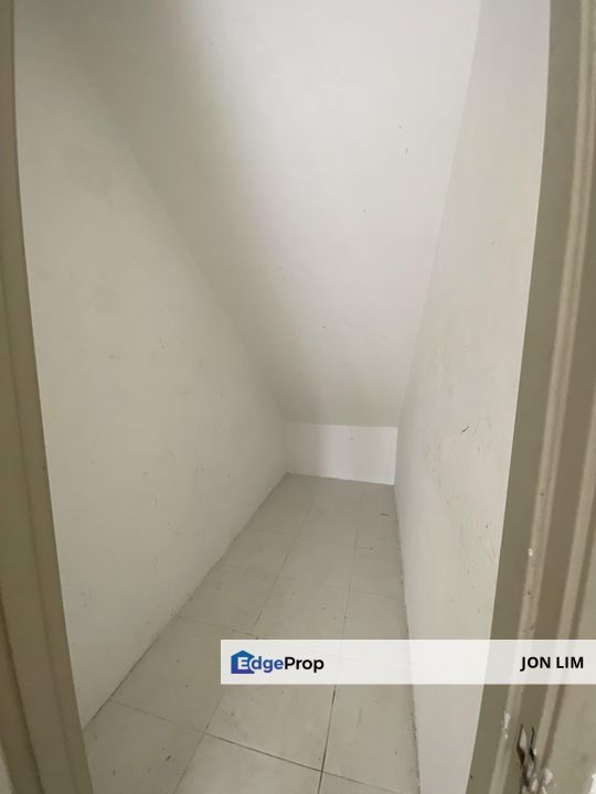 Ground Floor Townhouse Lake Residence, Puchong, Selangor, Puchong