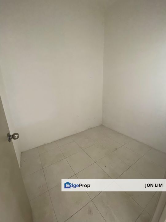 Ground Floor Townhouse Lake Residence, Puchong, Selangor, Puchong