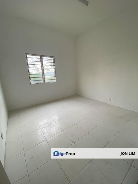 Ground Floor Townhouse Lake Residence, Puchong, Selangor, Puchong