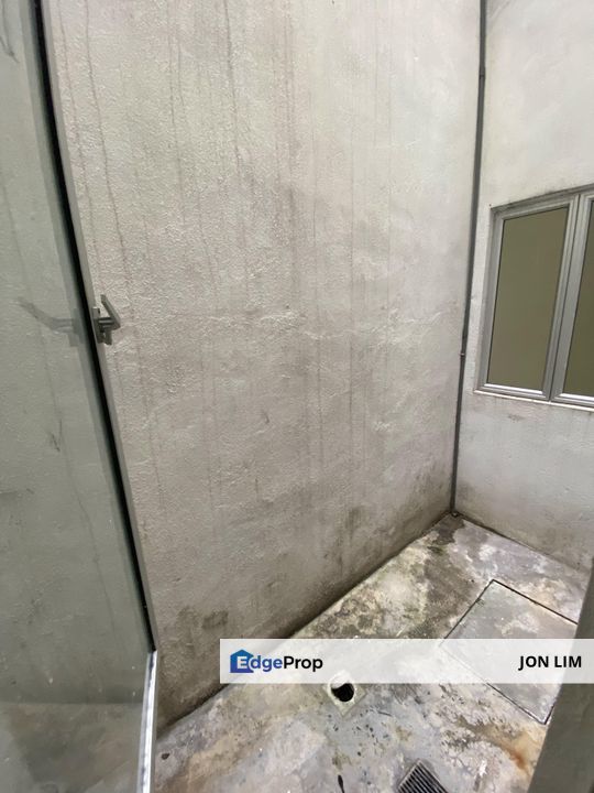 Ground Floor Townhouse Lake Residence, Puchong, Selangor, Puchong