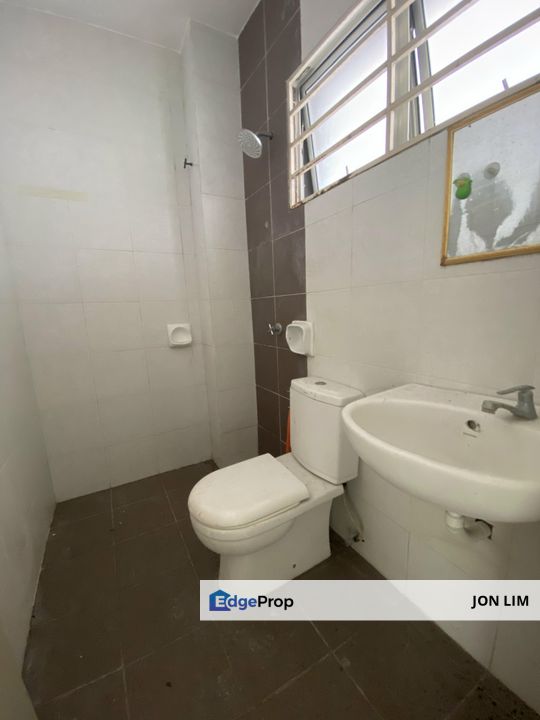 Ground Floor Townhouse Lake Residence, Puchong, Selangor, Puchong