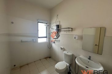 Glenmarie Cove Residence