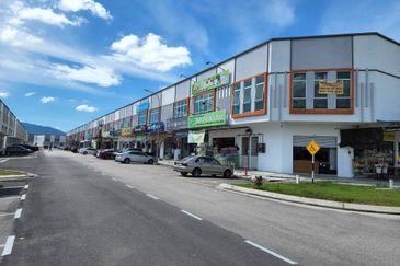 GROUND FLOOR SHOPLOT PULAI MUTIARA FOR RENT! 