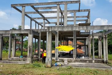 LOT BANGLO BANGI 40% SIAP UNTUK DIJUAL! OWNER TURUN HARGA ! 