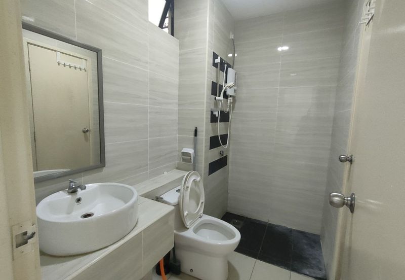 D'Summit Residences @ Kempas Utama