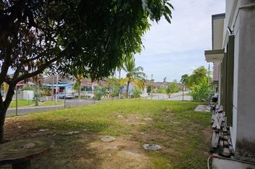 CORNER LOT FULL LOAN NEGERI SEMBILAN UNTUK DIJUAL ! 