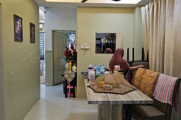 CORNER LOT FULL LOAN NEGERI SEMBILAN UNTUK DIJUAL ! 