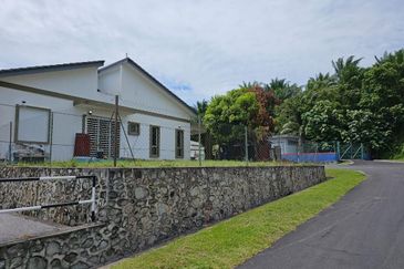 CORNER LOT FULL LOAN NEGERI SEMBILAN UNTUK DIJUAL ! 