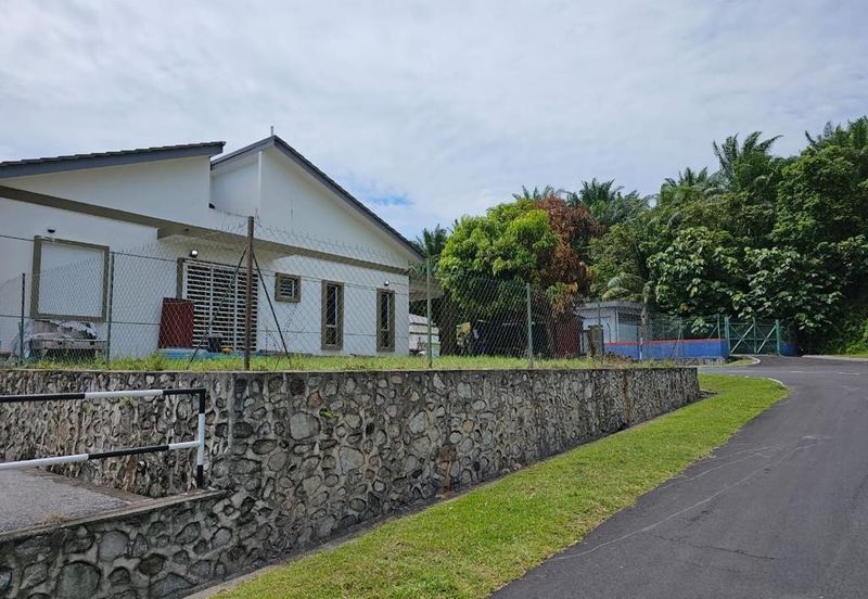 CORNER LOT FULL LOAN NEGERI SEMBILAN UNTUK DIJUAL ! 