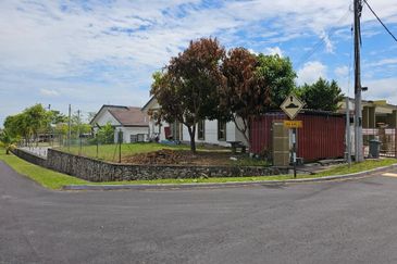 CORNER LOT FULL LOAN NEGERI SEMBILAN UNTUK DIJUAL ! 