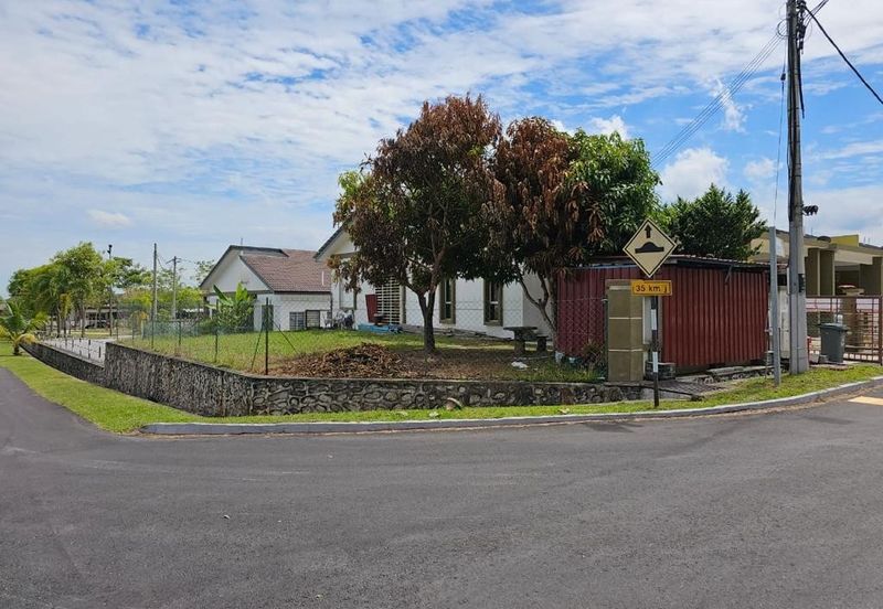 CORNER LOT FULL LOAN NEGERI SEMBILAN UNTUK DIJUAL ! 