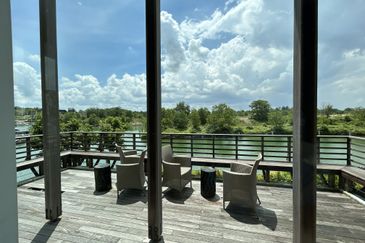 Emerald Bay @ Puteri harbour