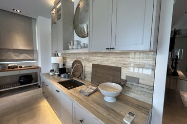 Emerald Bay @ Puteri harbour