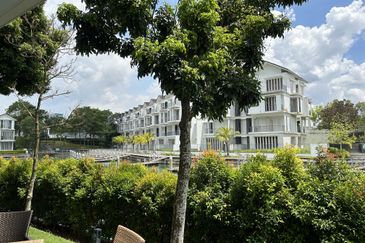 Emerald Bay @ Puteri harbour