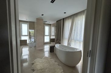 Emerald Bay @ Puteri harbour