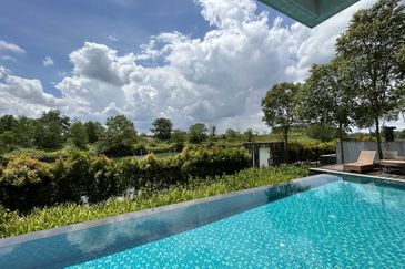 Emerald Bay @ Puteri harbour