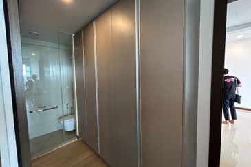 NEW SEAVIEW APARTMENT PUTERI HARBOUR FOR SALE ! 