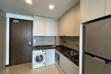 NEW SEAVIEW APARTMENT PUTERI HARBOUR FOR SALE ! 