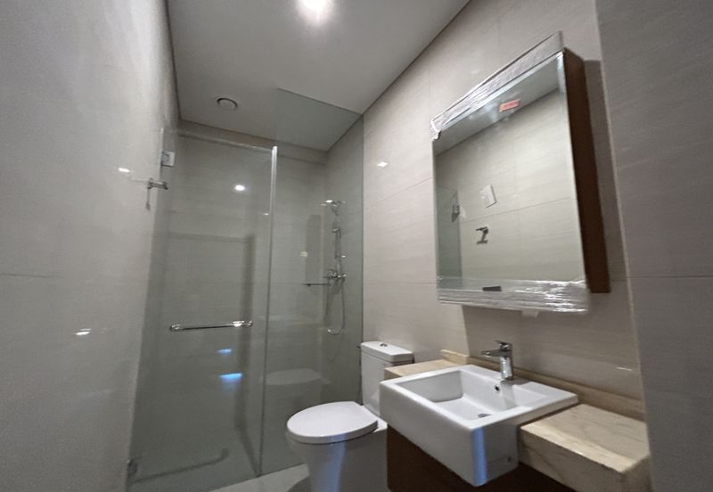 NEW SEAVIEW APARTMENT PUTERI HARBOUR FOR SALE ! 