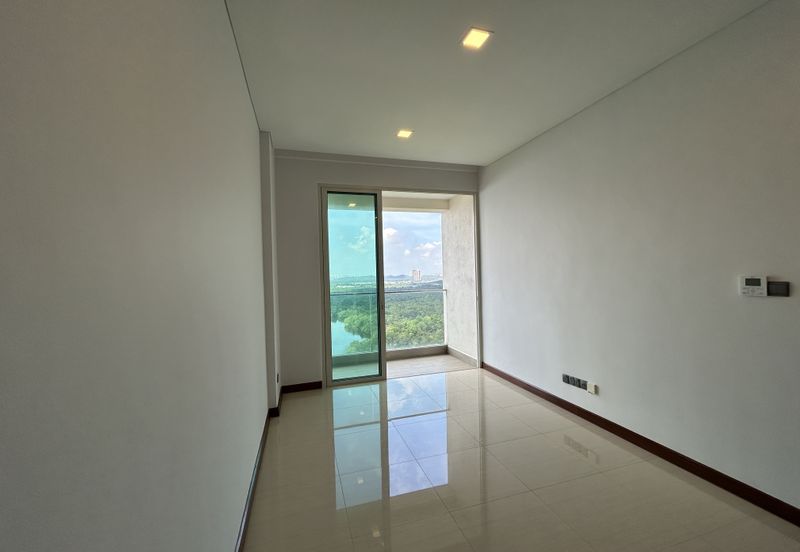 NEW SEAVIEW APARTMENT PUTERI HARBOUR FOR SALE ! 