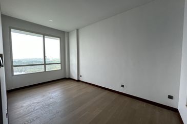 NEW SEAVIEW APARTMENT PUTERI HARBOUR FOR SALE ! 