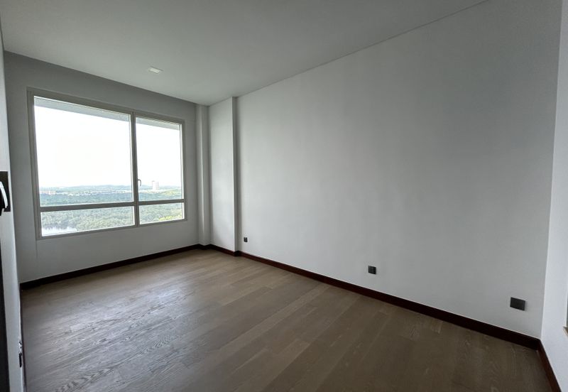 NEW SEAVIEW APARTMENT PUTERI HARBOUR FOR SALE ! 