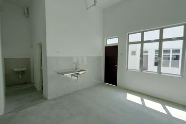 PULAI HIJAUAN SHOPLOT FOR RENT! 