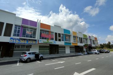 PULAI HIJAUAN SHOPLOT FOR RENT! 