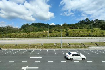 PULAI HIJAUAN SHOPLOT FOR RENT! 