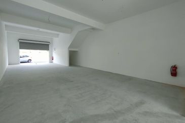 PULAI HIJAUAN SHOPLOT FOR RENT! 