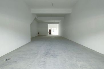 PULAI HIJAUAN SHOPLOT FOR RENT! 