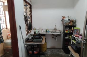 PLENTONG FLAT FULL LOAN FOR SALE ! 