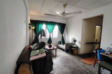 PLENTONG FLAT FULL LOAN FOR SALE ! 