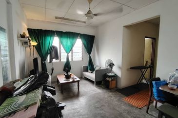 PLENTONG FLAT FULL LOAN FOR SALE ! 