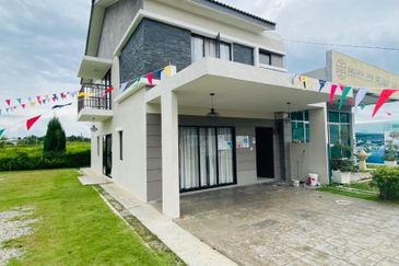 CORNER LOT SAUJANA JAYA KULAI FOR SALE 