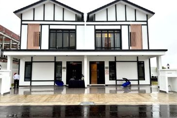 CLUSTER HOUSE ULU TIRAM KAZE HILL 