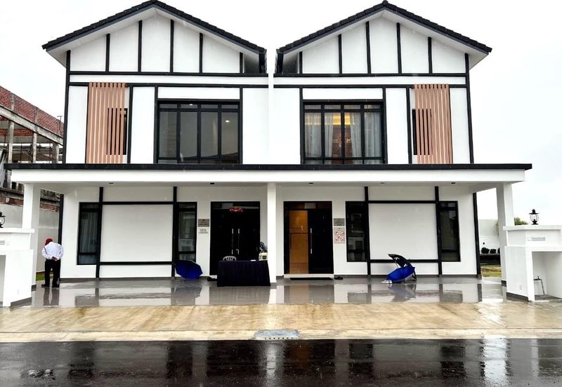 CLUSTER HOUSE ULU TIRAM KAZE HILL 