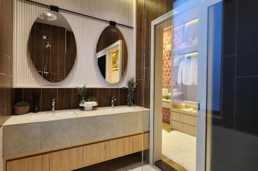 CLUSTER HOUSE ULU TIRAM KAZE HILL 