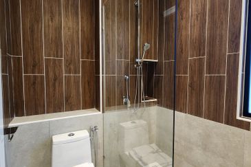 CLUSTER HOUSE ULU TIRAM KAZE HILL 