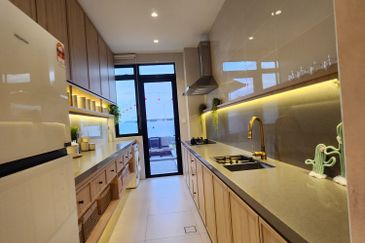 CLUSTER HOUSE ULU TIRAM KAZE HILL 