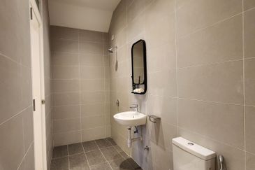 CLUSTER HOUSE ULU TIRAM KAZE HILL 