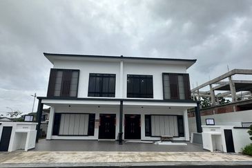 SEMI-D NEW HOUSE AT ULU TIRAM