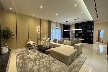 SEMI-D NEW HOUSE AT ULU TIRAM