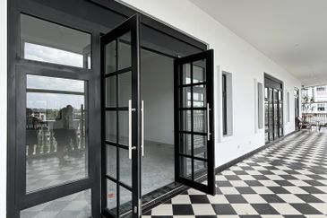 NEW COMMERCIAL HUB COMPLETED ISKANDAR PUTERI