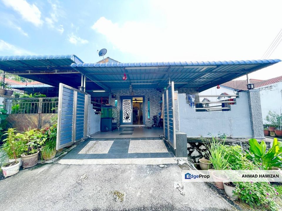CANTIK RENOVATED END LOT Single Storey Desa Cempaka, Nilai for Sale ...