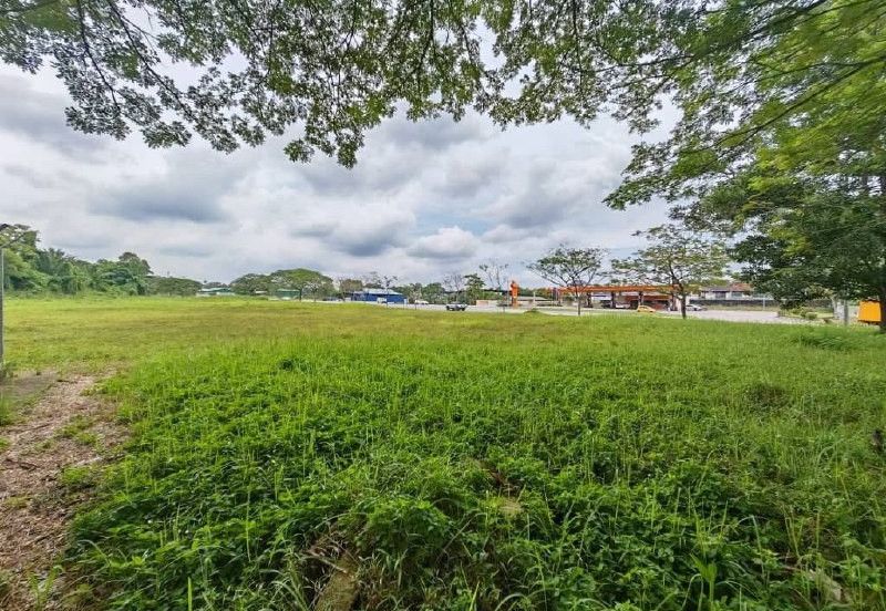 KOTA TINGGI Commercial land FOR SALE Facing main road Suitable to do showroom/ workshop - Size: 48387sqf