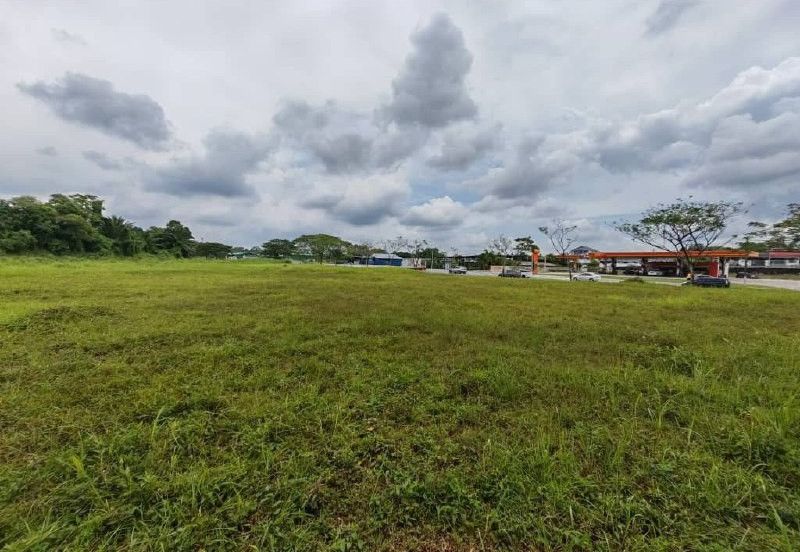 KOTA TINGGI Commercial land FOR SALE Facing main road Suitable to do showroom/ workshop - Size: 48387sqf