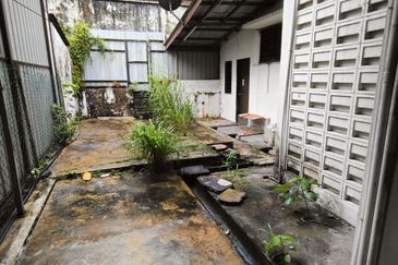 Jalan Tebrau, JOHOR BAHRU TOWN 📢 *Hot Commercial Bungalow for Rent!*  Facing Main Road