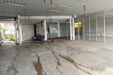 Jalan Tebrau, JOHOR BAHRU TOWN 📢 *Hot Commercial Bungalow for Rent!*  Facing Main Road